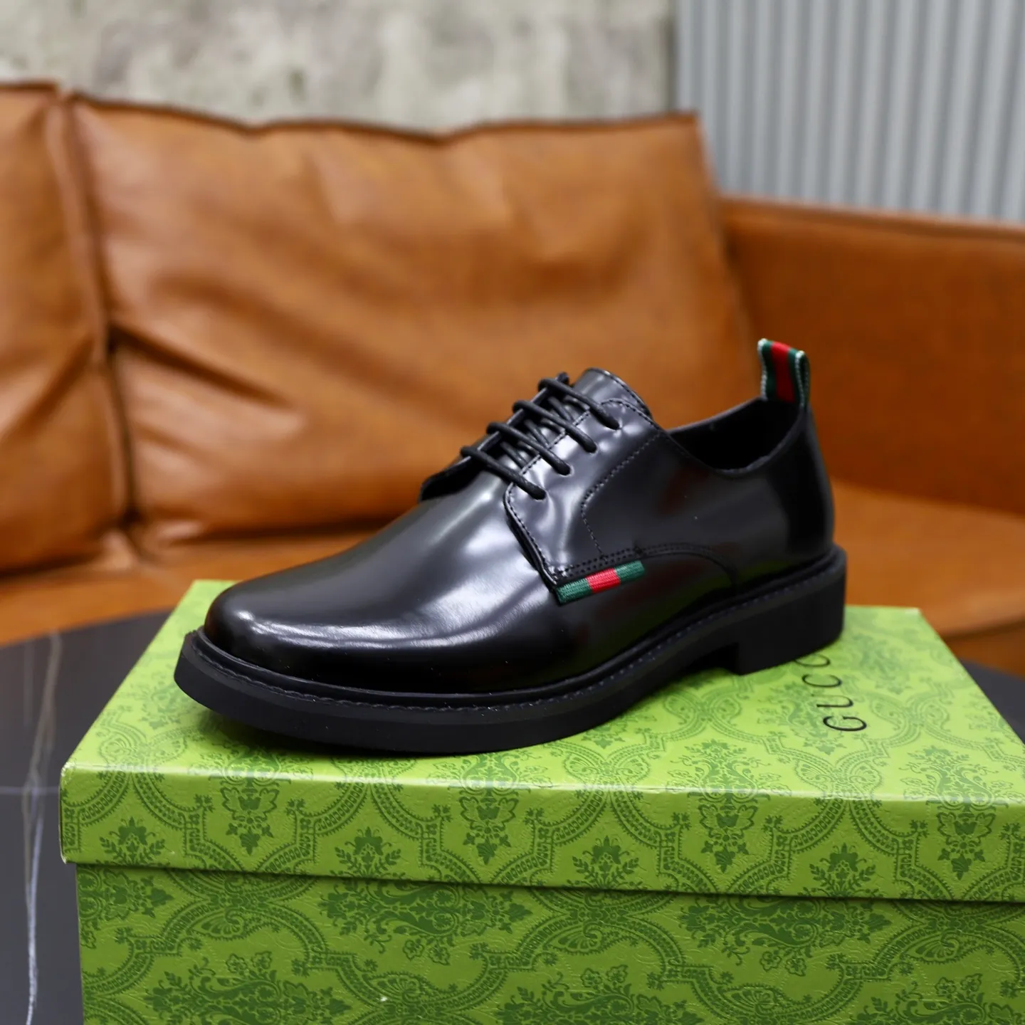 Ex-factory price: 540💰🙅‍♂️🙅‍♂️🙅‍♂️ Brand: GUCCI Standard code: Men's code 38-44 (45 can be customized) Grade: Same style as the official website Original order quality Material: Original cowhide surface Comfortable cowhide lining Original outsole Style category: Men's fashionable casual leather shoes Distinguished big-name luxury elements Top luxury Color: actual picture color